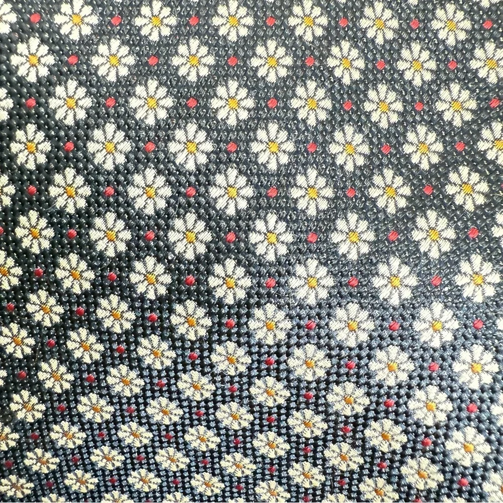 Vintage Monsieur Givenchy 100% Silk Tie Navy Daisy 4” x 56”